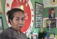 Berbagi Kebahagiaan Jelang Idul Fitri , Pimred Media IiNews Bagikan Bingkisan Lebaran di Lingkungan Redaksi