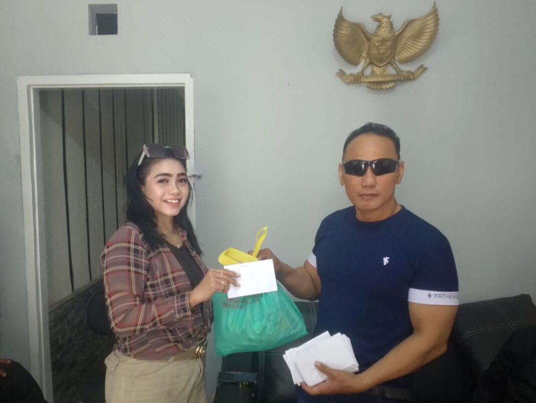 Ketua Pokja Wartawan KBB M. Raup Menggelar Berbagi Bingkisan dan Kadeudeuh di Bulan Ramadhan 1446 H/ Ta-2025 M