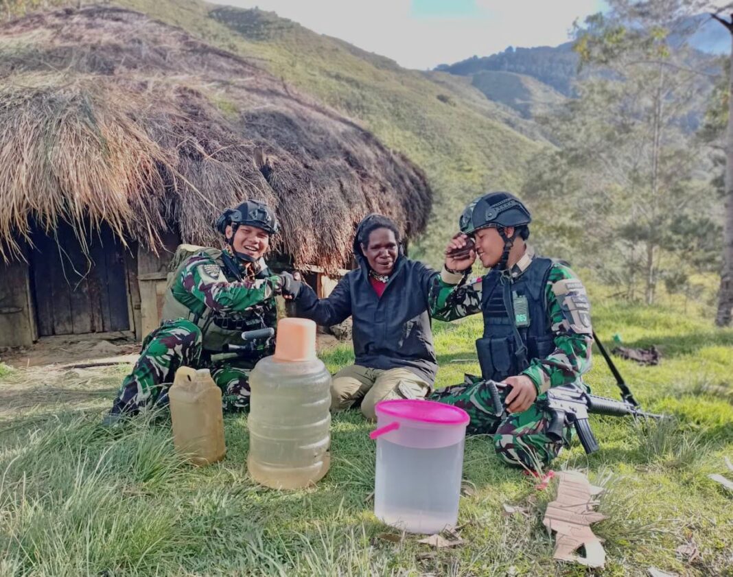 SATGAS YONIF 511/DY POS MALAGAY Penuhi Kebutuhan Air Bersih untuk Masyarakat Pedalaman Papua